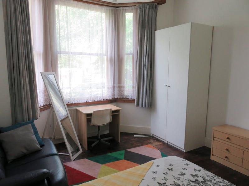 Room Kirkdale in Greater London