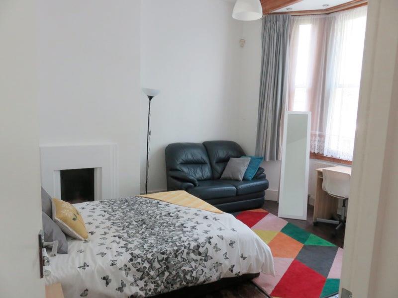 Room Kirkdale in Greater London