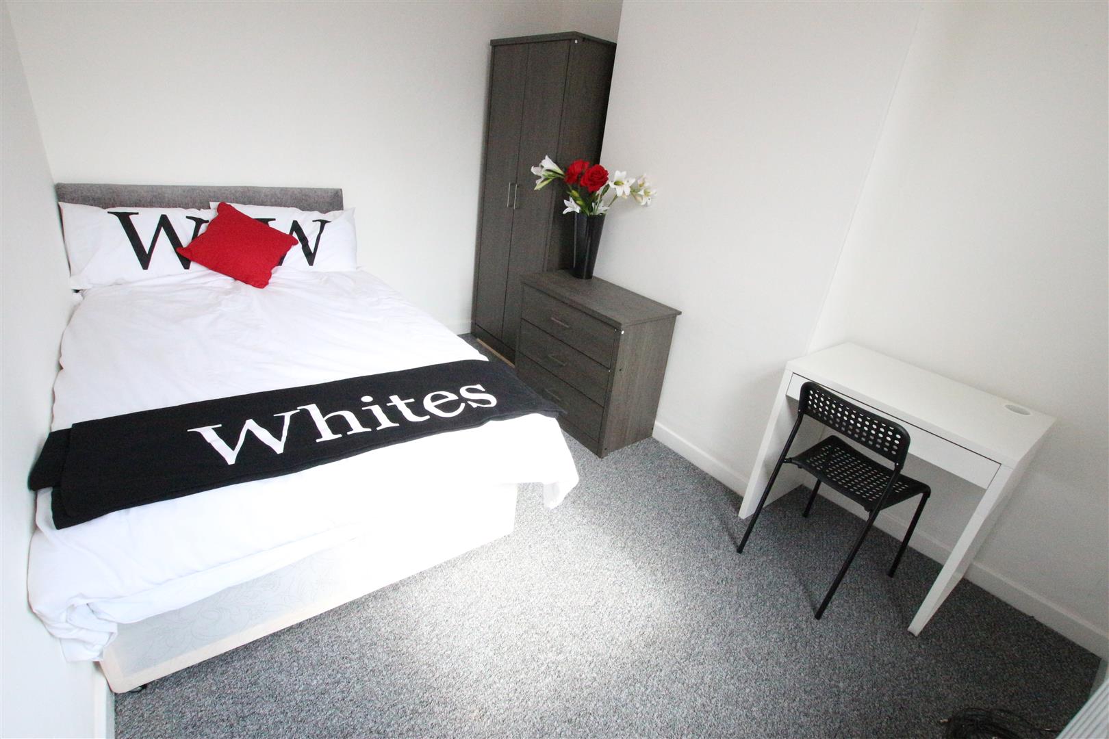 Room Moore Street in Northampton