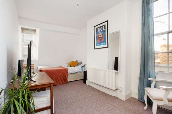 Flat Fairfield Road in Greater London