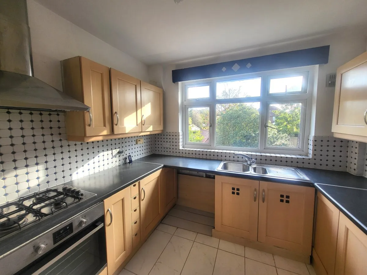 Flat Greenford Avenue in Greater London