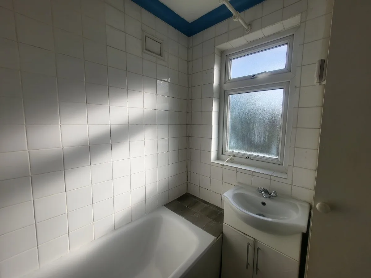 Flat Greenford Avenue in Greater London