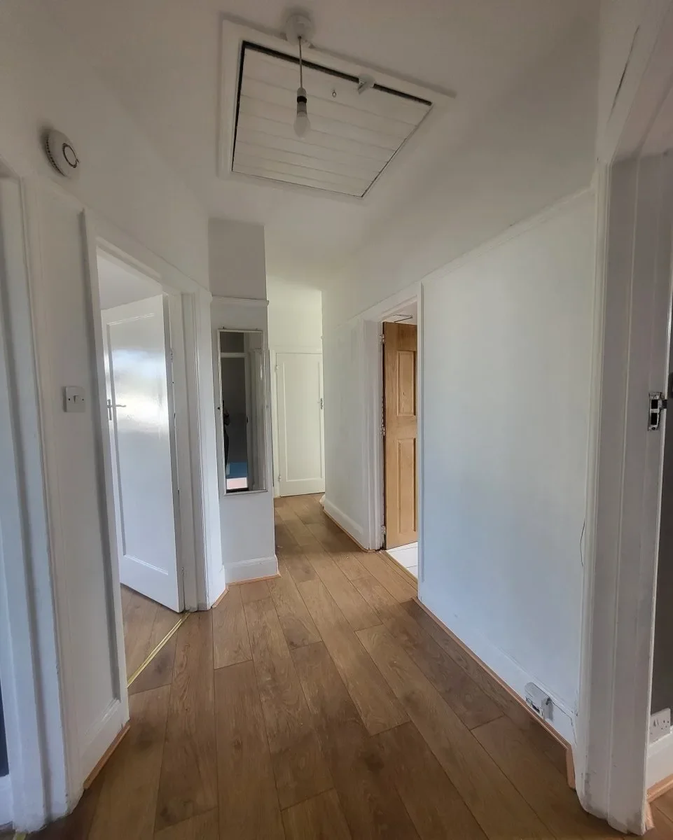 Flat Greenford Avenue in Greater London