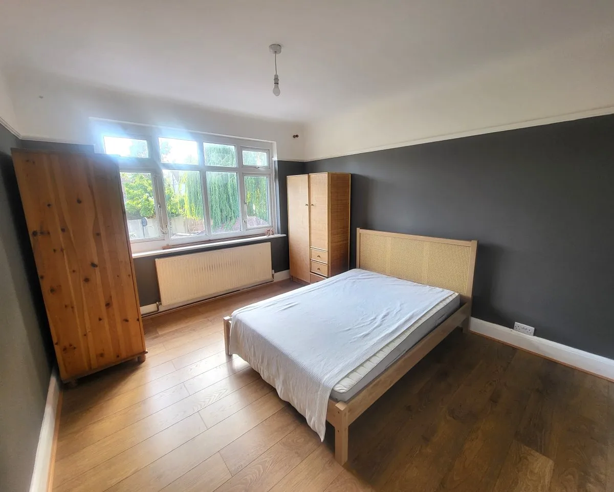 Flat Greenford Avenue in Greater London