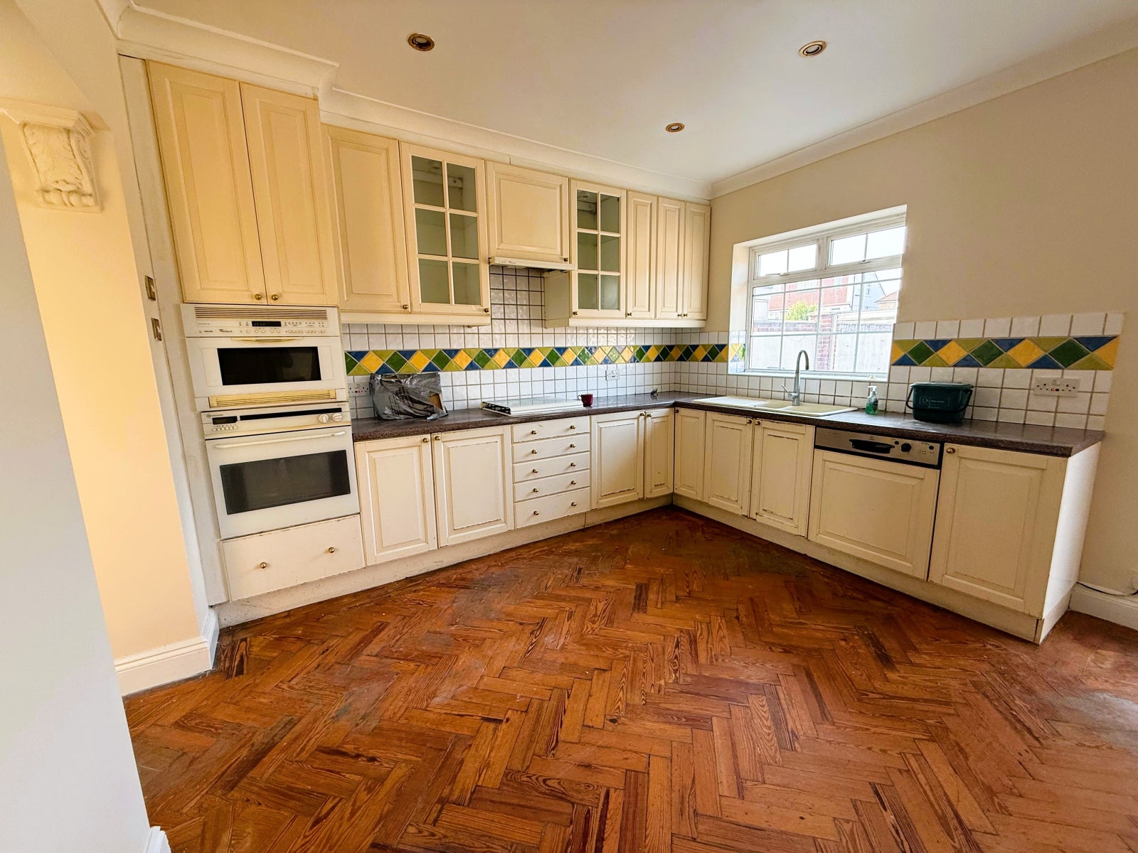 House Shelley Crescent in Greater London