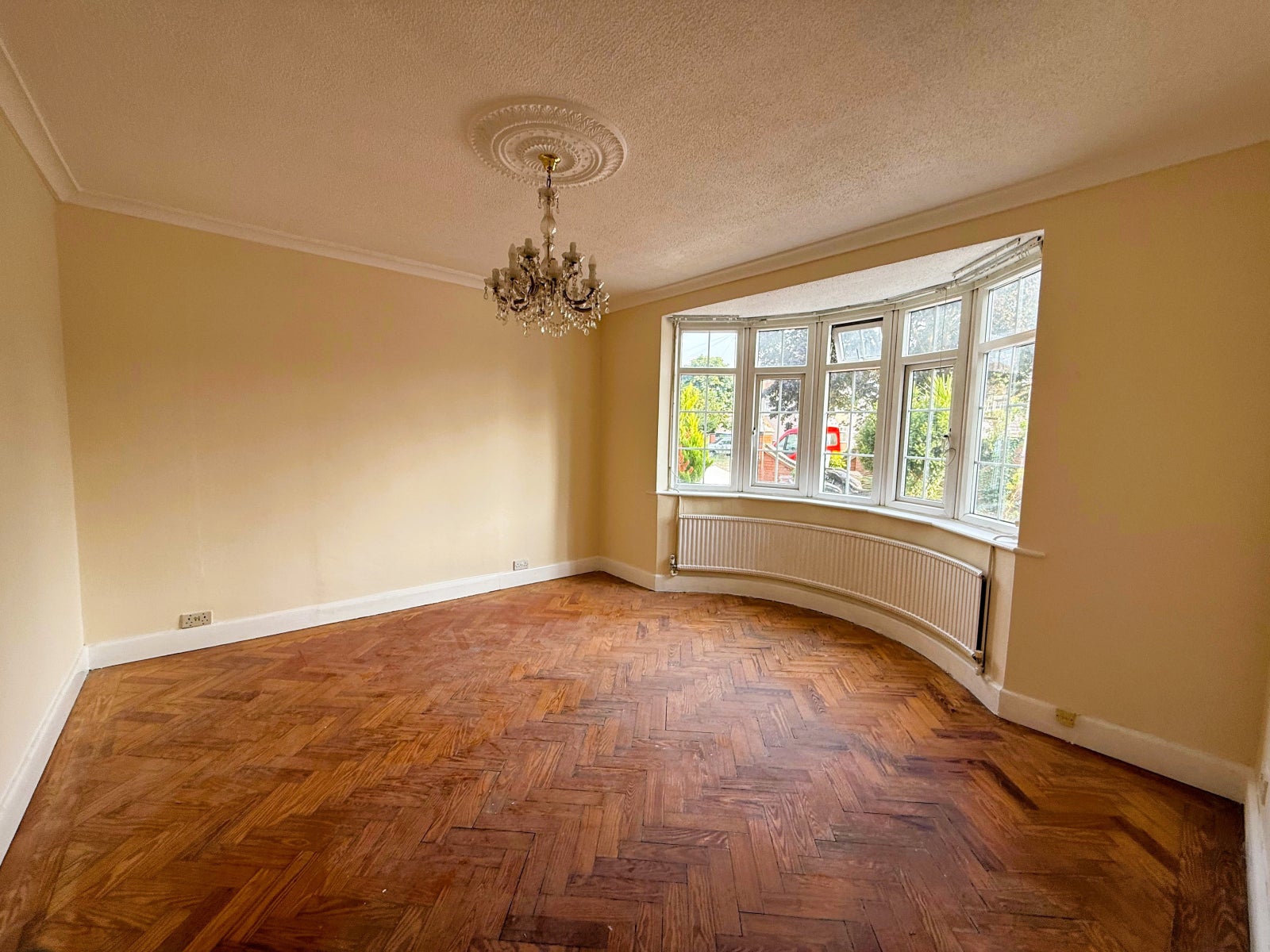 House Shelley Crescent in Greater London