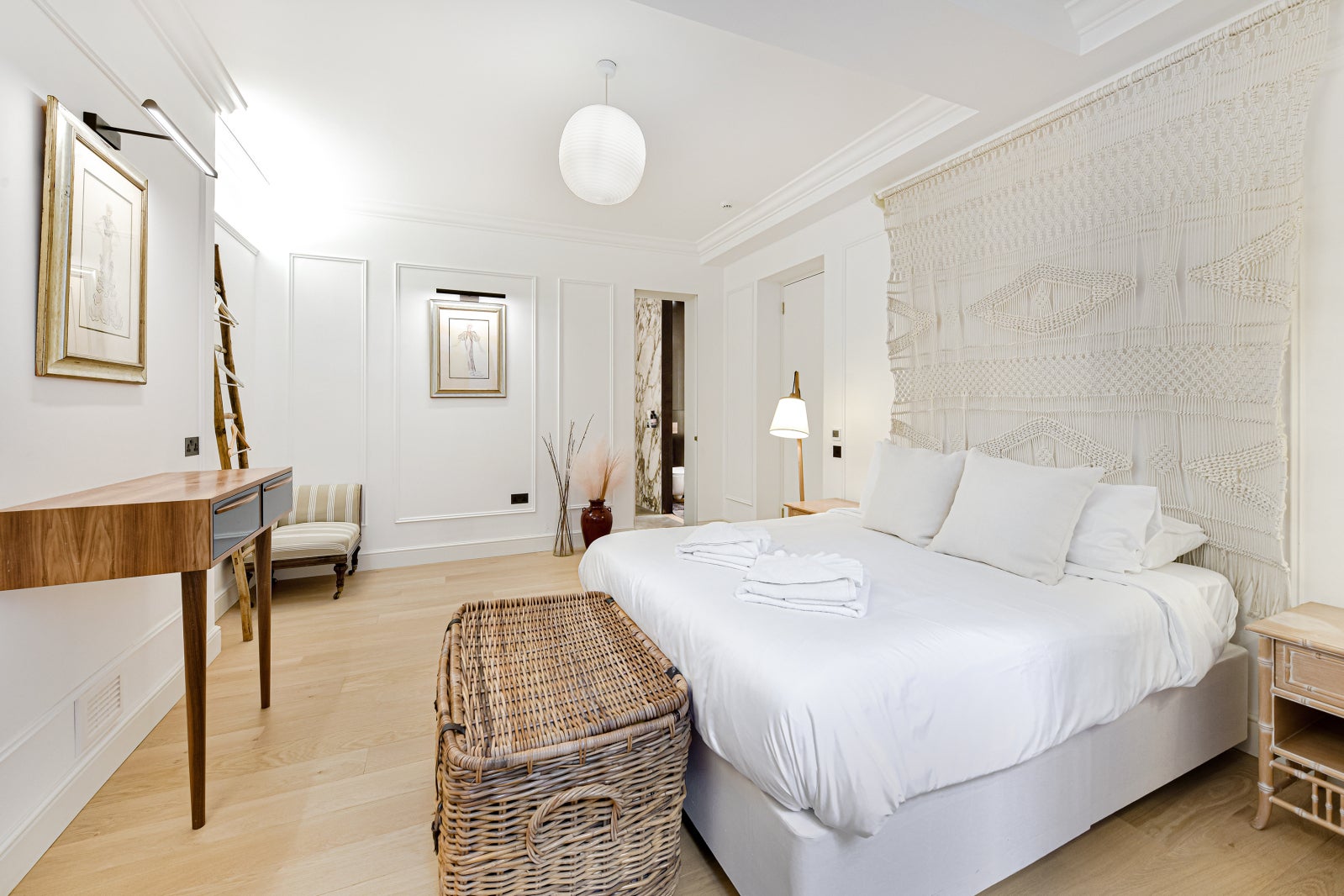Flat Ennismore Gardens in City of Westminster