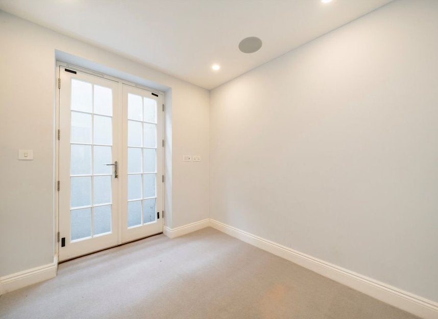 Flat Sefton Street in Greater London