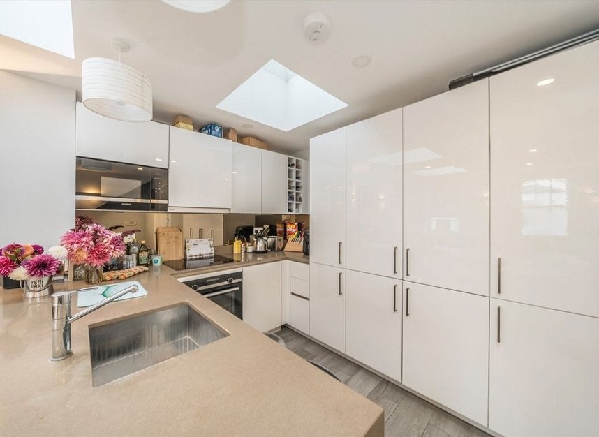 Flat Sefton Street in Greater London