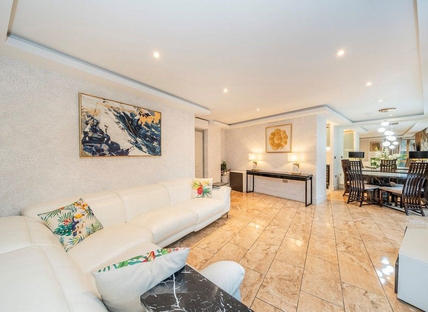 Flat Hansel Road in Greater London