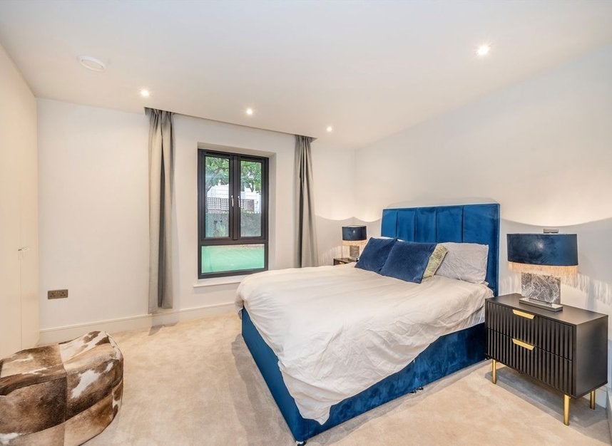 Flat Hansel Road in Greater London