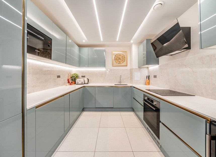Flat Hansel Road in Greater London