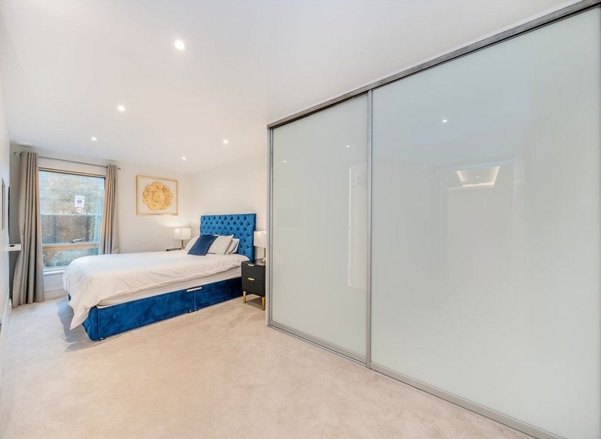Flat Hansel Road in Greater London