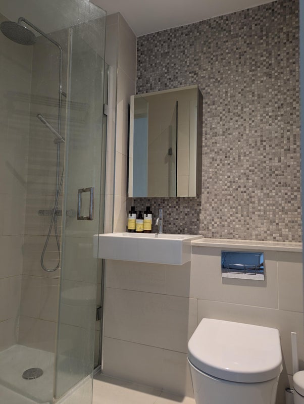 Room York Way in Greater London