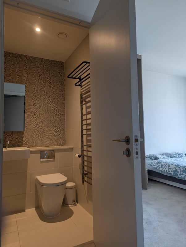 Room York Way in Greater London