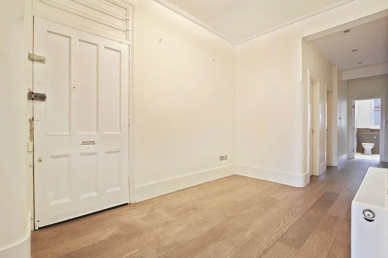 Flat West End Lane in Greater London
