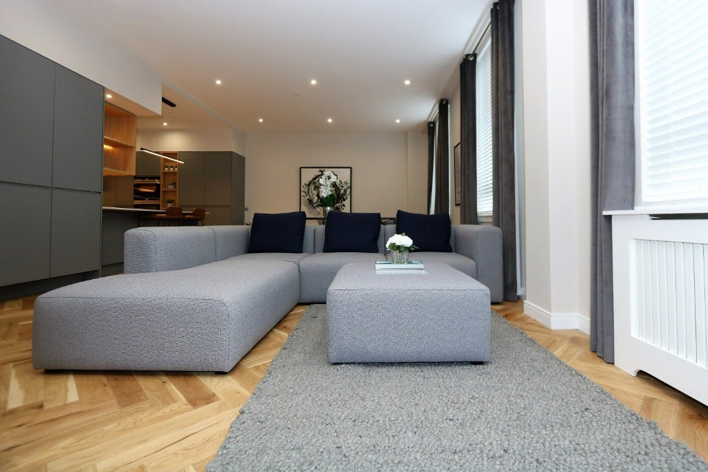 Flat Somerset Place Meuse in Glasgow