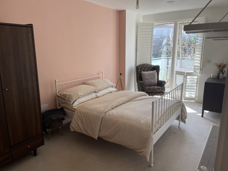 Room Queen's Road in Greater London