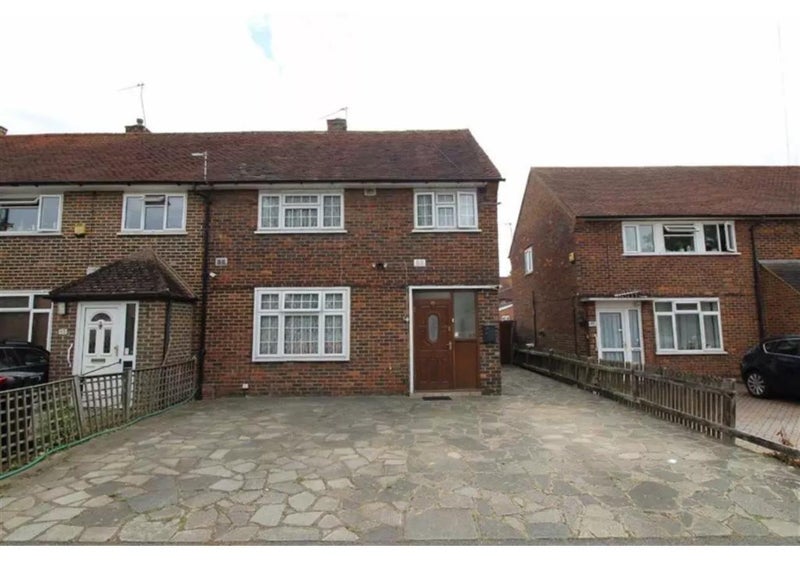 Room Ryvers Road in Slough