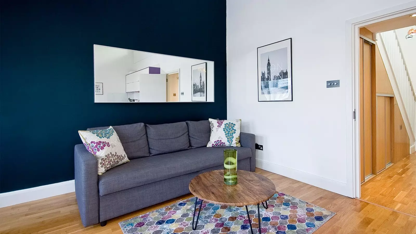 Flat Pear Tree Court in Greater London