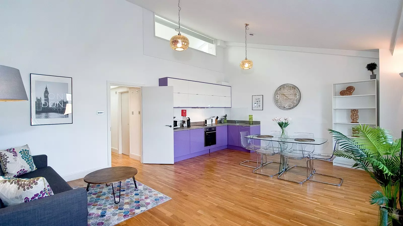 Flat Pear Tree Court in Greater London