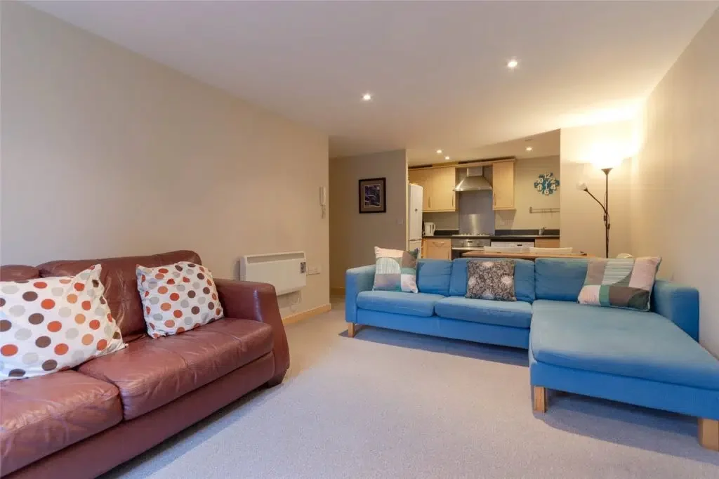 Flat Bowsden Court in Newcastle upon Tyne