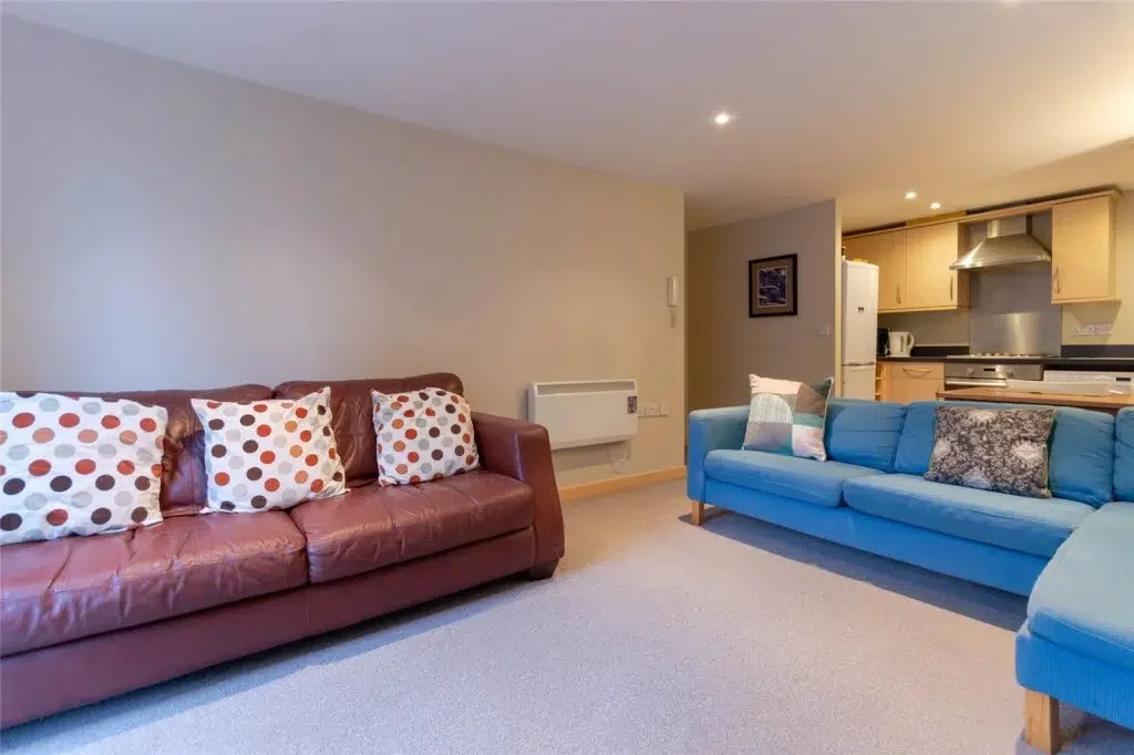 Flat Bowsden Court in Newcastle upon Tyne