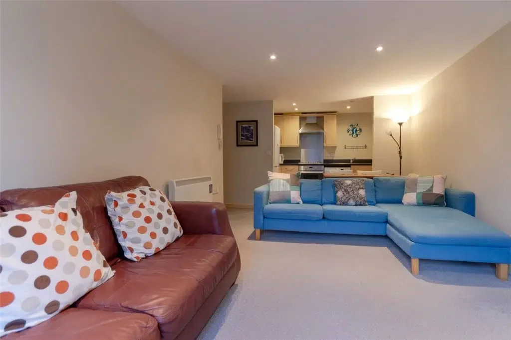 Flat Bowsden Court in Newcastle upon Tyne