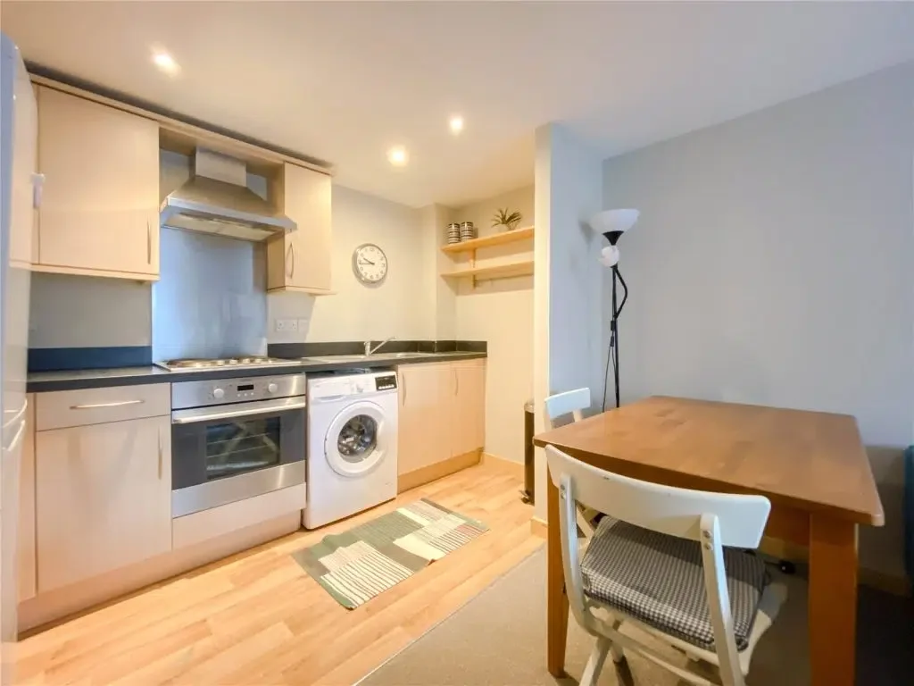 Flat Bowsden Court in Newcastle upon Tyne