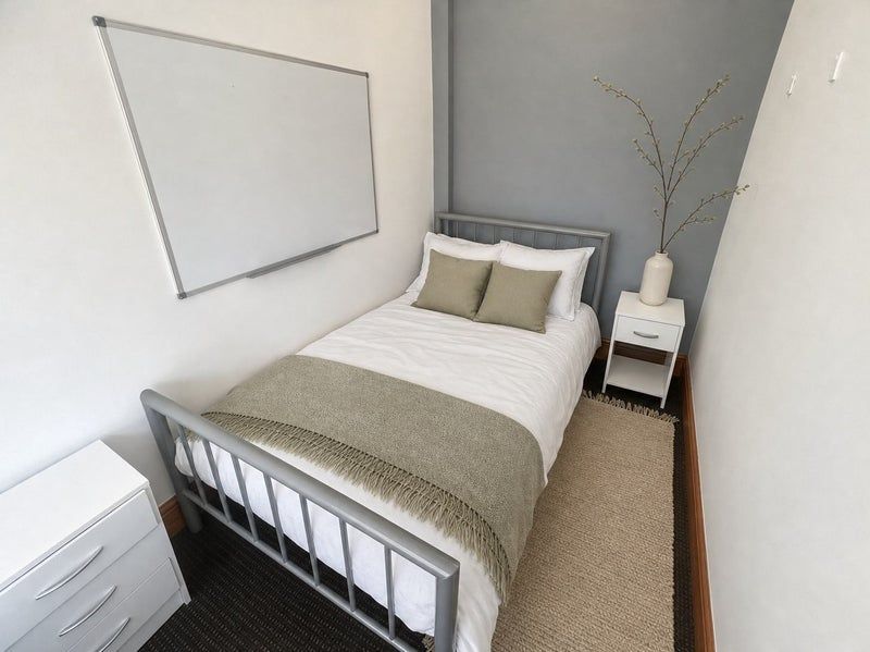 Room Sherwin Road in Nottingham