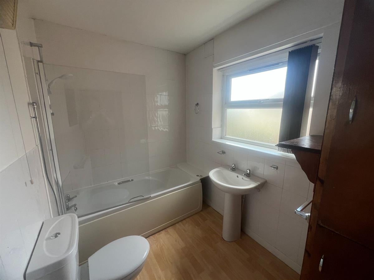 Room Sherwin Road in Nottingham