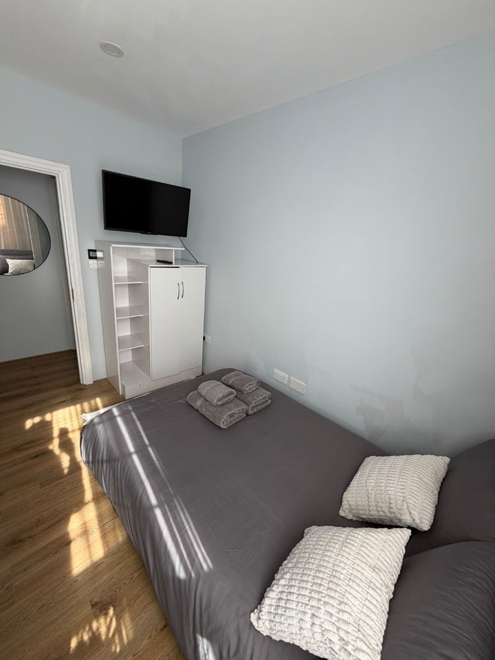 Flat Pardoner Street in Greater London