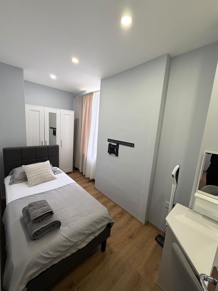 Flat Pardoner Street in Greater London