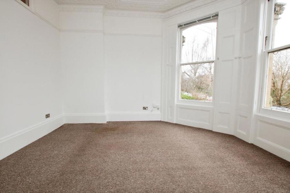 Flat Meridian Road in Bristol