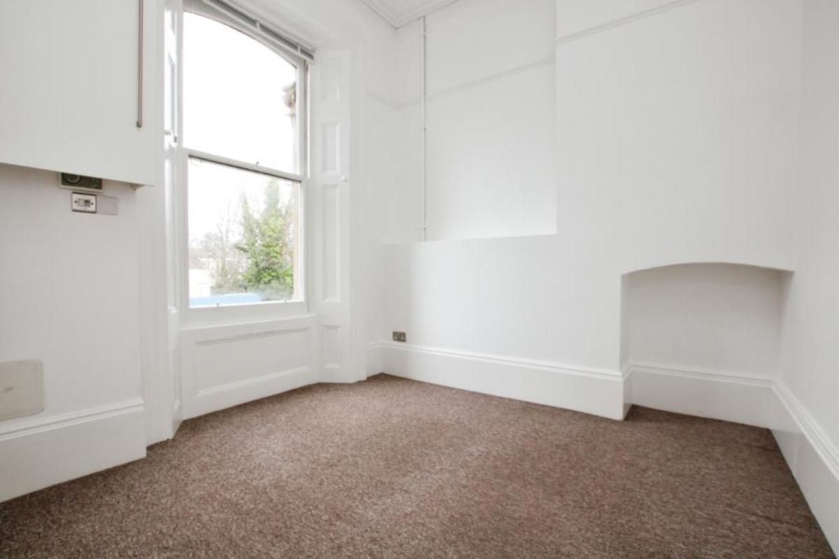 Flat Meridian Road in Bristol