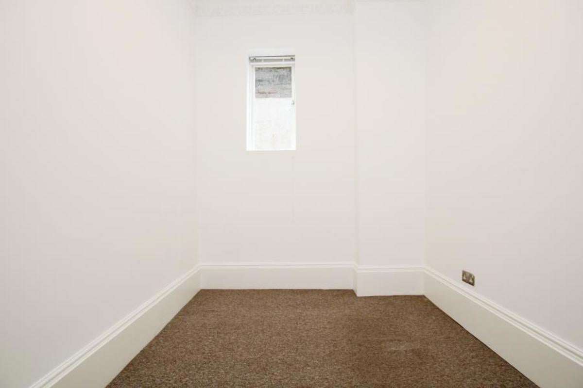 Flat Meridian Road in Bristol