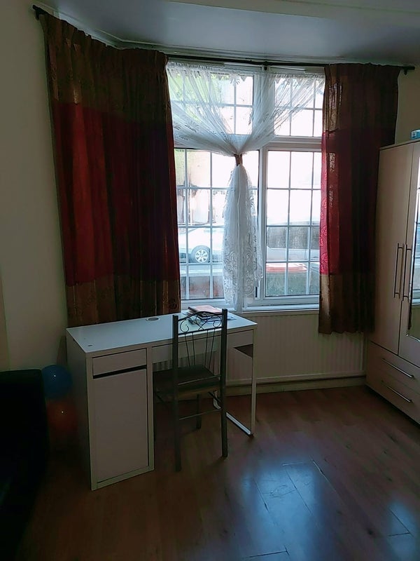 Room Leigh Road in Greater London