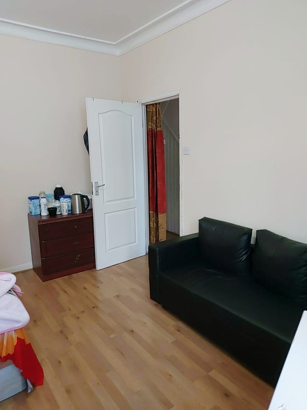 Room Leigh Road in Greater London