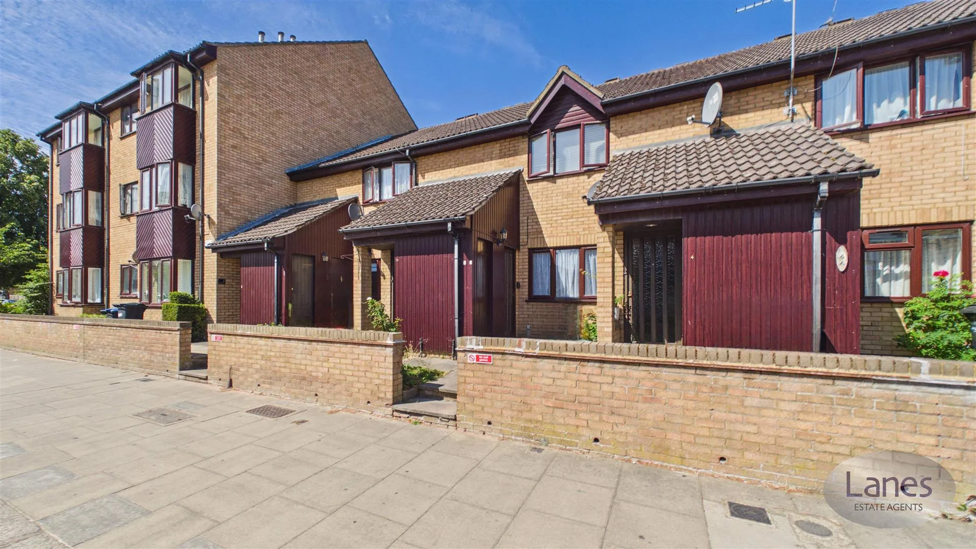 Flat Mandeville Road in Greater London