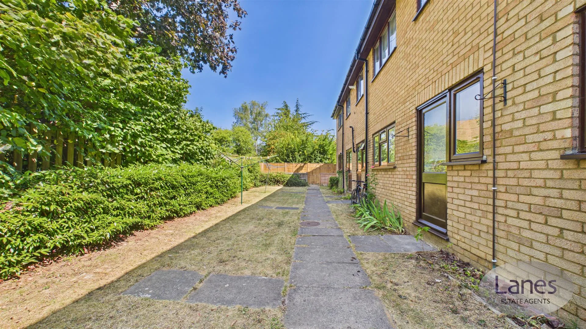 Flat Mandeville Road in Greater London