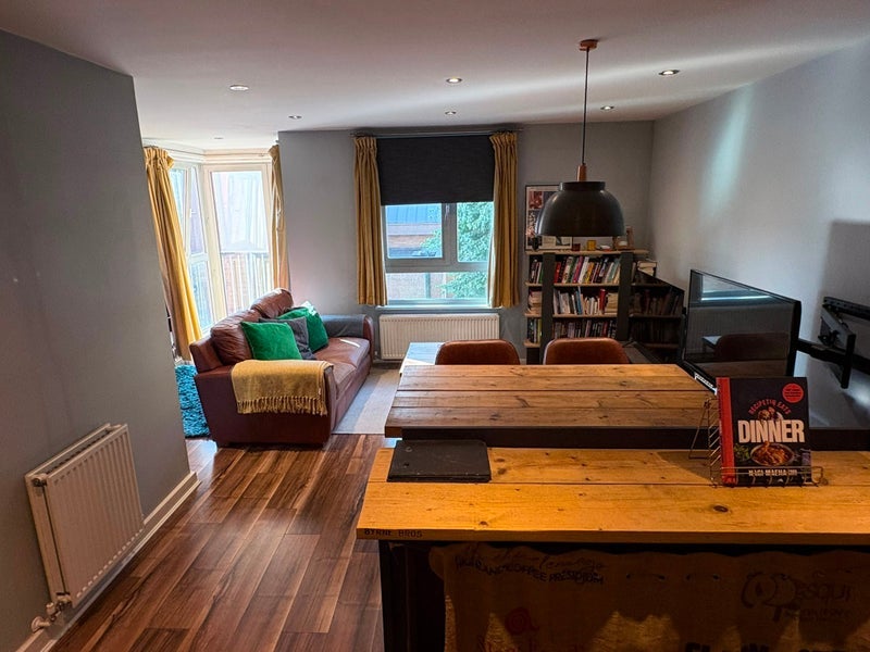 Flat Eden Grove in Greater London