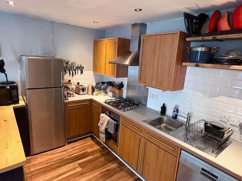 Flat Eden Grove in Greater London