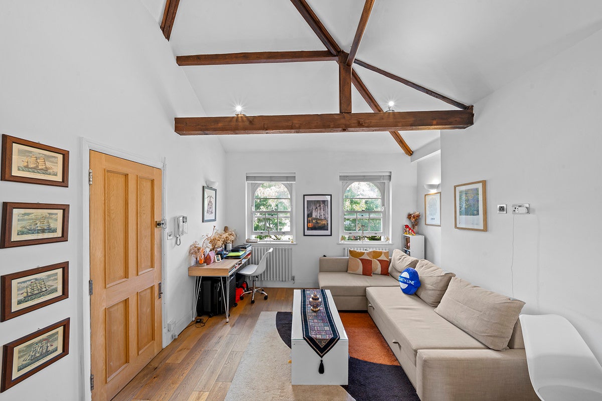 Flat Drury Lane in Greater London