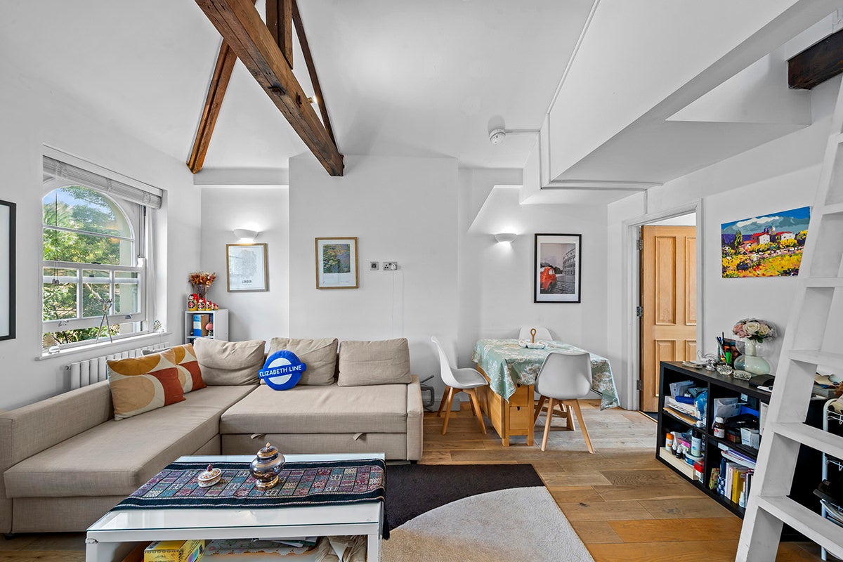 Flat Drury Lane in Greater London