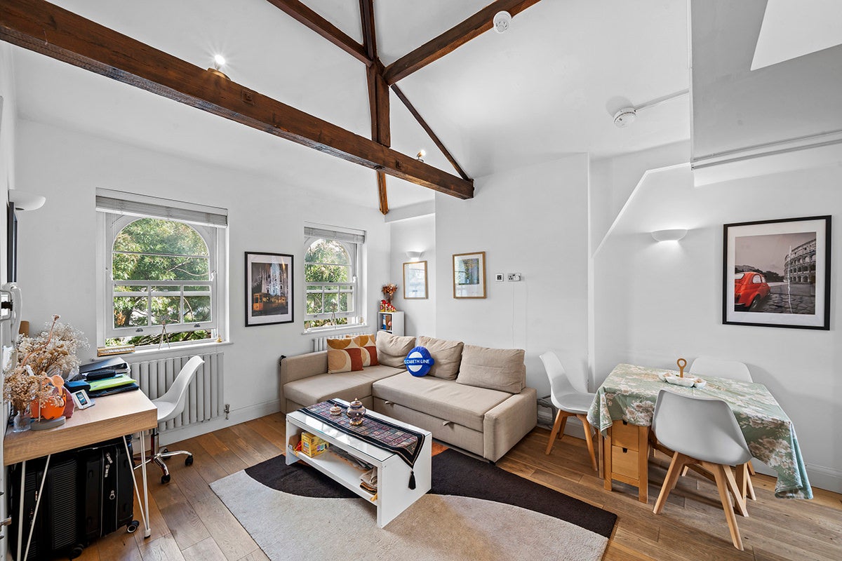 Flat Drury Lane in Greater London