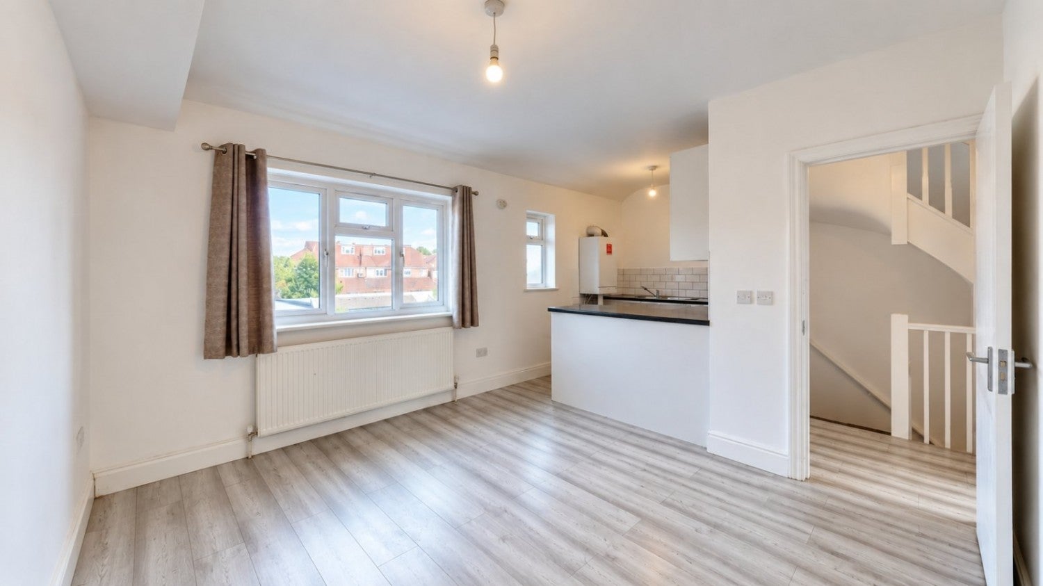 Flat Costons Lane in Greater London