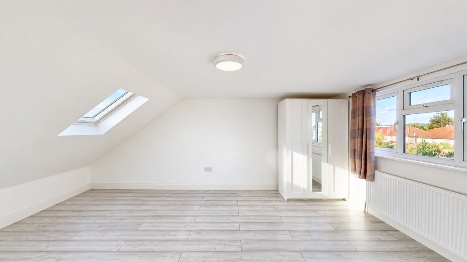 Flat Costons Lane in Greater London