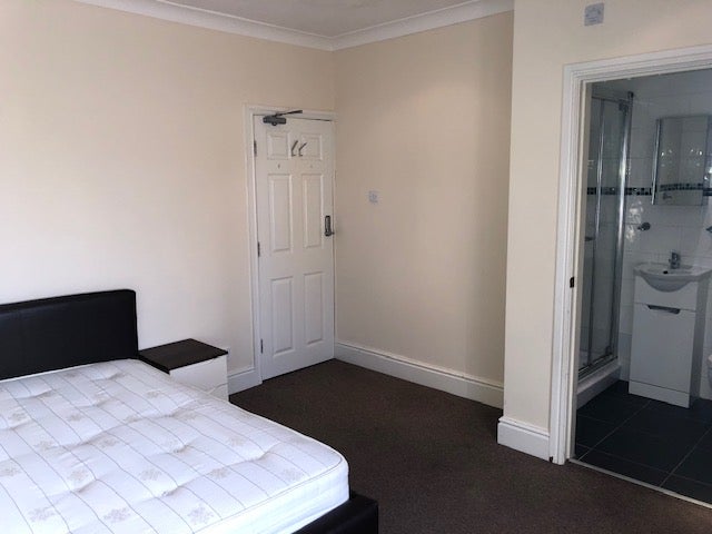 Room Winchester Avenue in Leicester