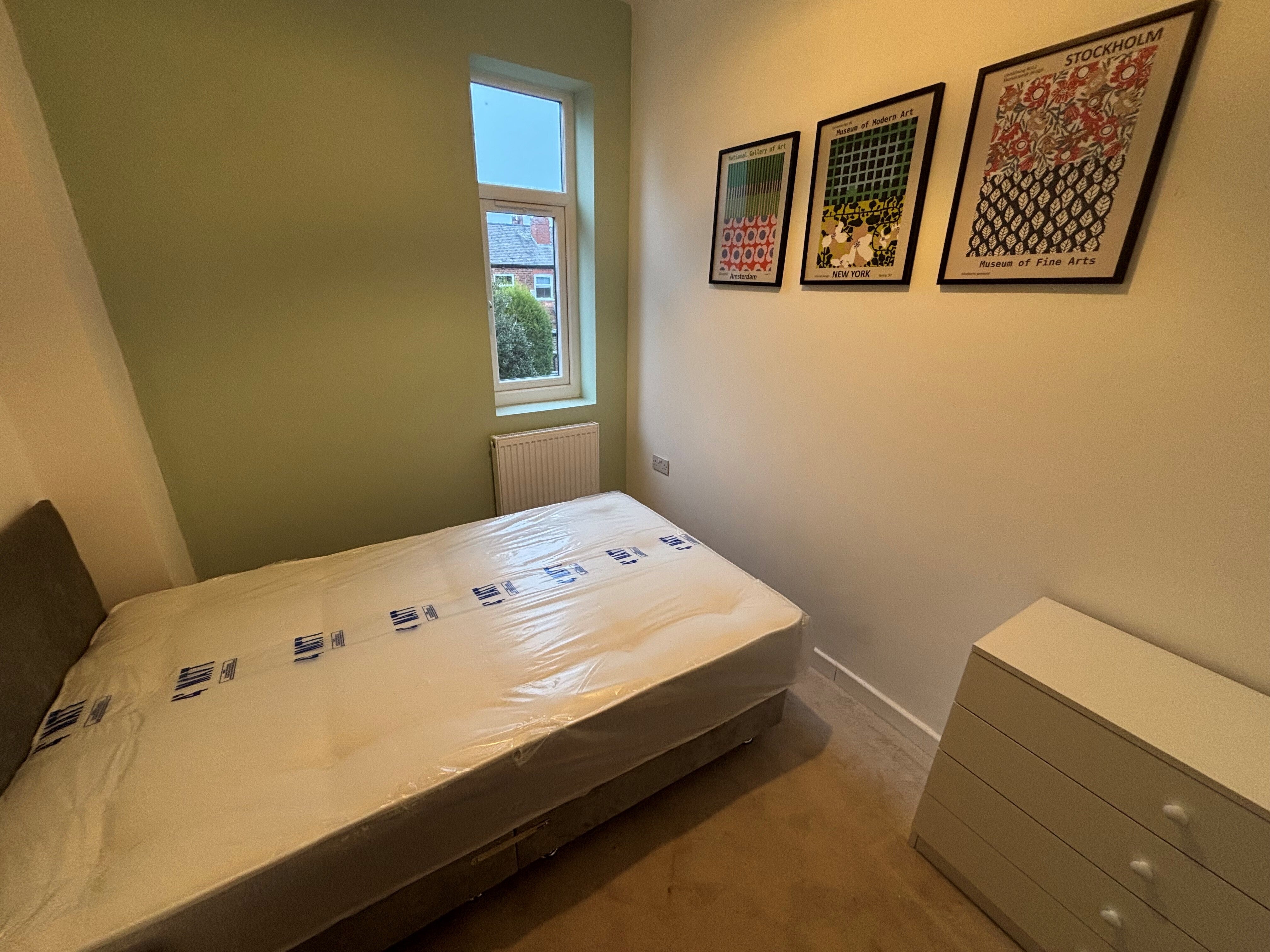 Flat Ainsdale Grove in Stockport