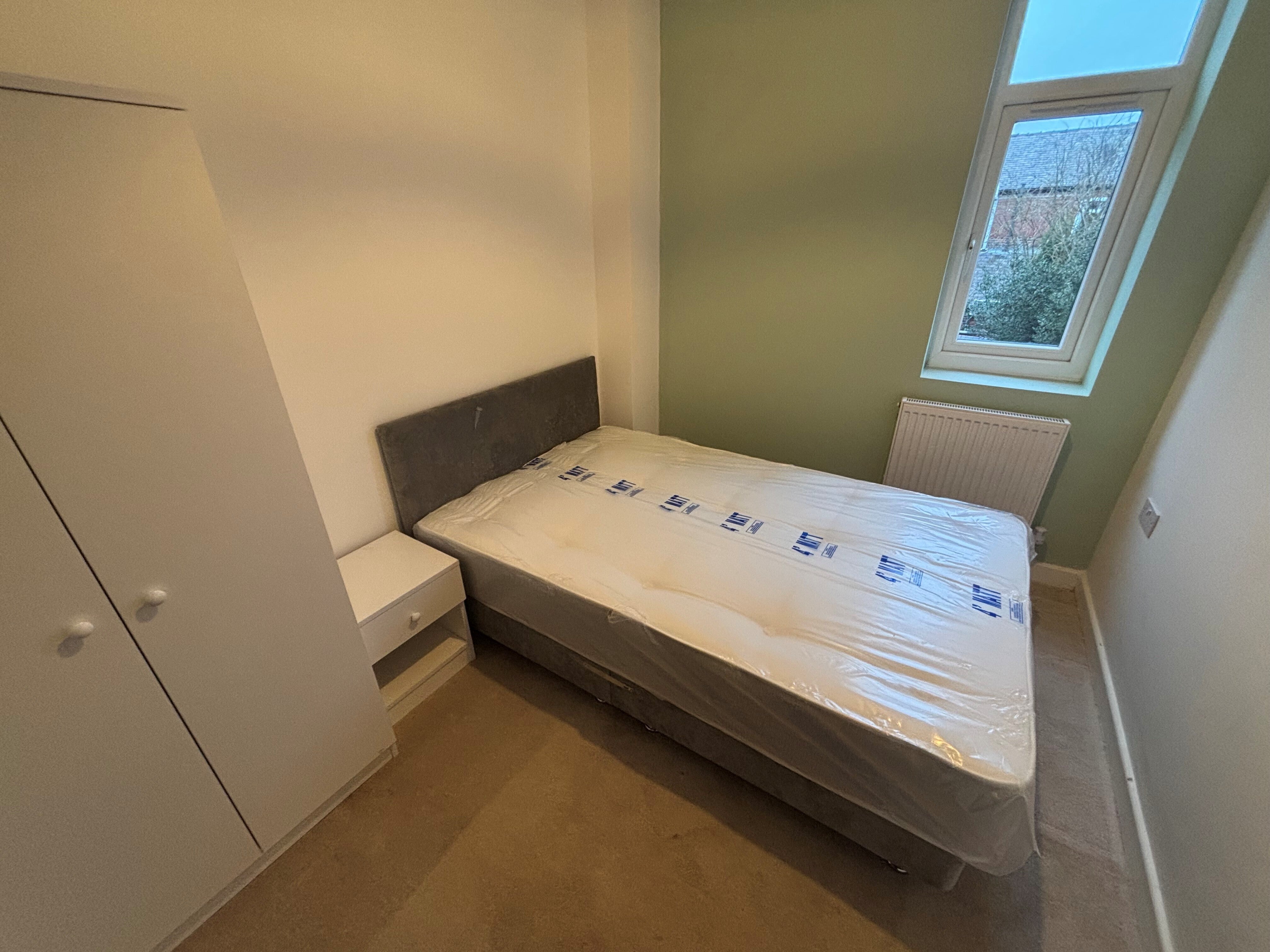 Flat Ainsdale Grove in Stockport